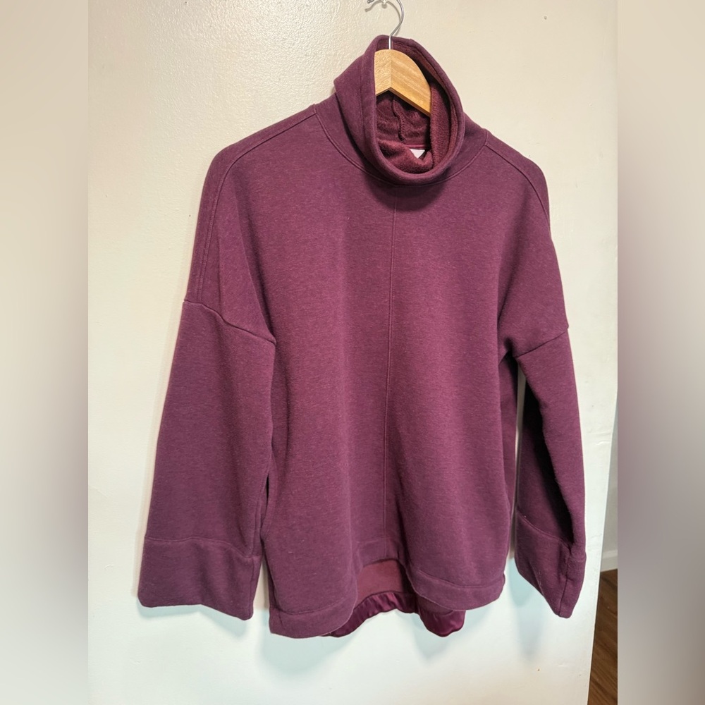 Athleta Sweatshirt Womens XSmall Cozy Karma Turtleneck Pullover Burgundy Comfy